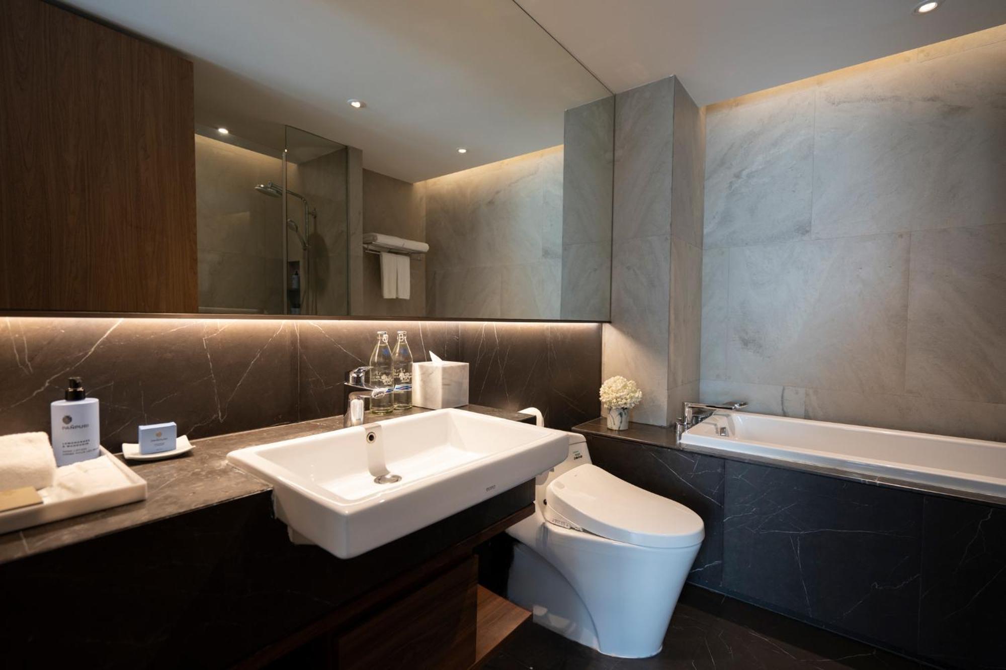 Walton Suites Sukhumvit Bangkok Esterno foto