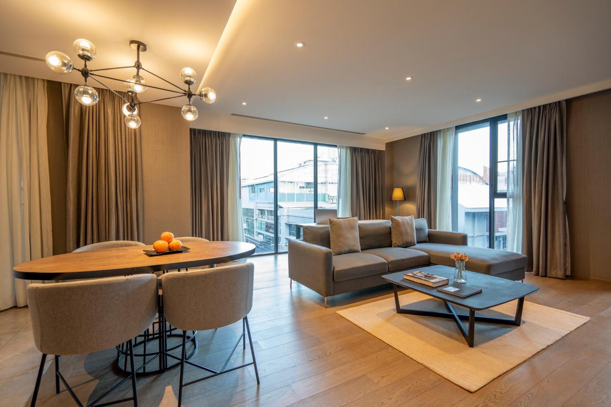 Walton Suites Sukhumvit Bangkok Esterno foto
