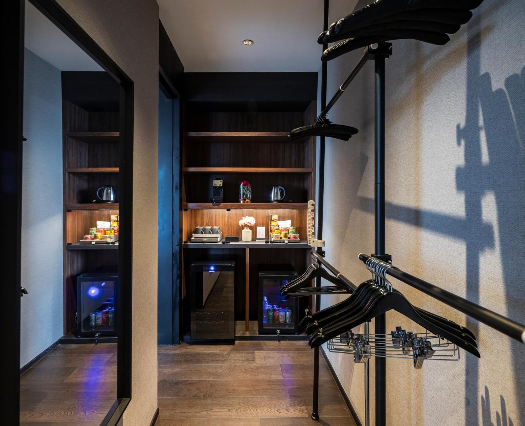 Walton Suites Sukhumvit Bangkok Esterno foto